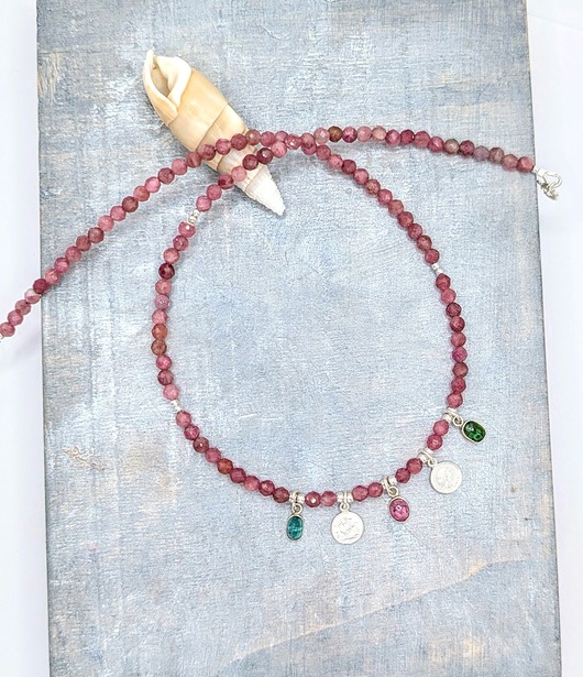 srebrne naszyjniki Turmaliny ze srebrnymi zawieszkami, naszyjnik