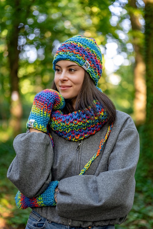 czapki damskie Czapka MERINO 50% ,,Tęcza błękit HOPE