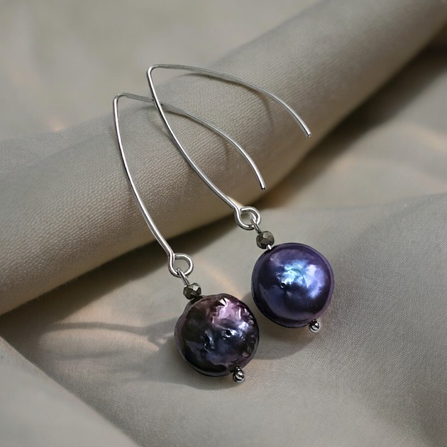 kolczyki z kamieniami Kolczyki :: granatowe perły słodkowodne