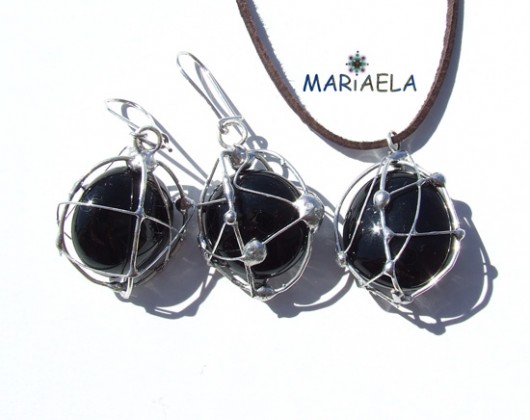OPLECIONA CZERŃ MARIAELA