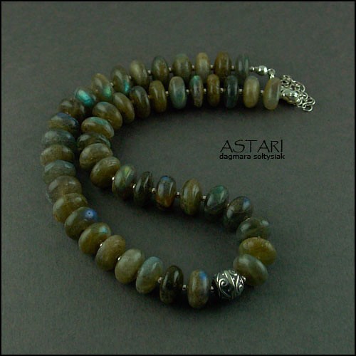 LABRADORYT W SREBRZE Astari