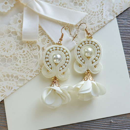 Koktajlowe kolczyki soutache- kremowe Mró Soutache