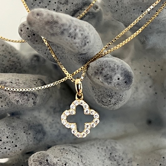 złote naszyjniki Koniczynka koniczyna krzyżyk z cyrkoniami Naszyjnik ze srebra 925 pozłacany