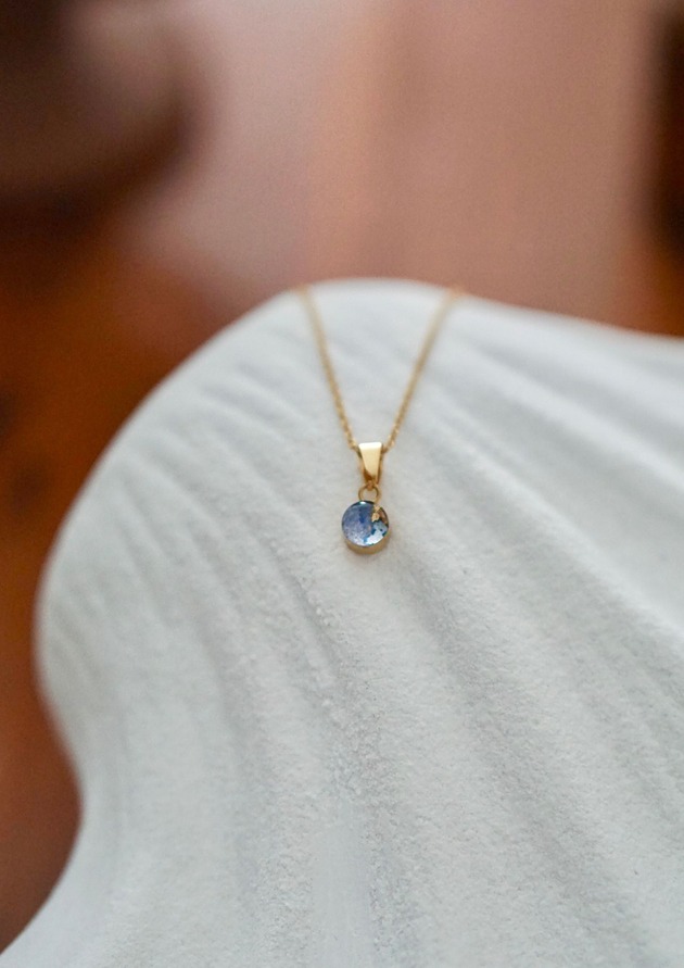 złote naszyjniki Naszyjnik z niezapominajkami