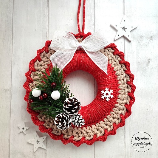 wianki bożonarodzeniowe Wianek świąteczny handmade ze sznurka