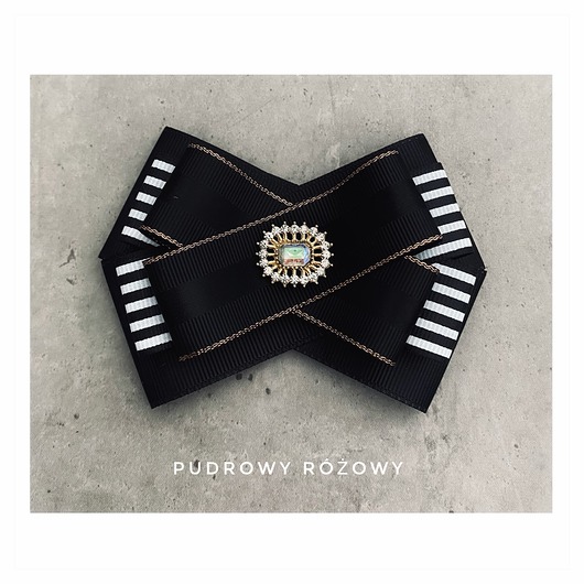 broszki Czarna Brosza w stylu Glamour z tęczowym kryształkiem