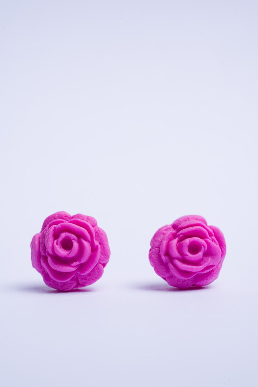 kolczyki z masy plastycznej Pojedyncze sztyfty róża MAGENTA
