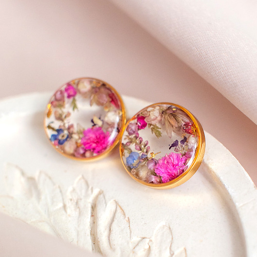 kolczyki z żywicy Kolczyki sztyfty z kompozycją kwiatową