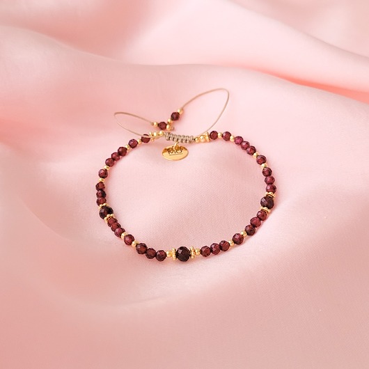 bransoletki na sznurku Bransoletka granat