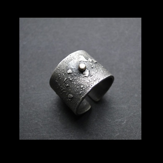 pierścionki srebrne Pierścień surowy ze złotem