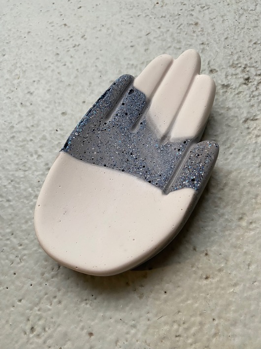 Podstawki pod kadzidełka Łapka matowa z kamyczkami