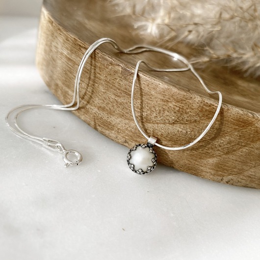 srebrne naszyjniki Koronkowa perła