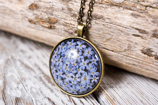 Okrągły naszyjnik z niezapominajkami So Jewelry