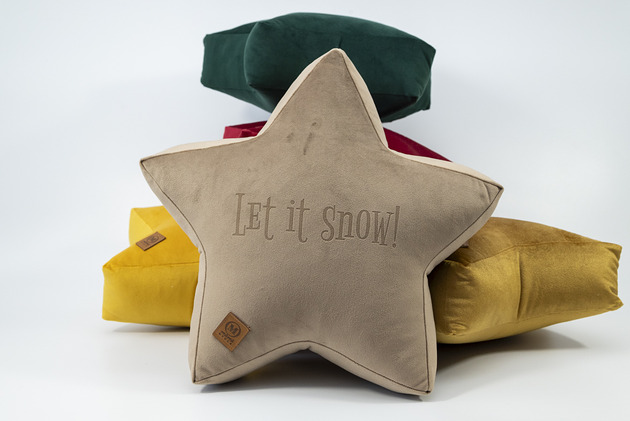 dekoracje świąteczne Poduszka dekoracyjna gwiazdka, świąteczna velvetowa - grawer Let it snow
