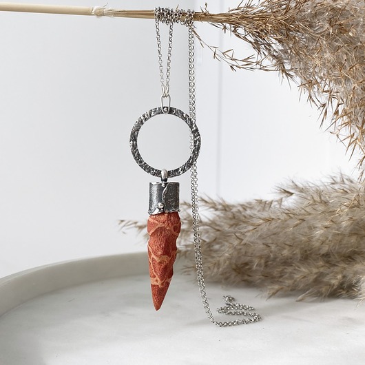 wisiory Srebrny naszyjnik - Koralowy kieł