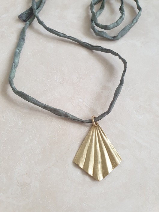 wisiory Wisior ORIGAMI mały wachlarz, zielona jedwabna wstążka