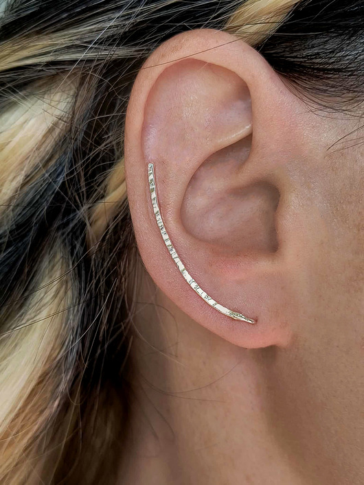 nausznice Kolczyk- nausznica Młotkowana jasna ze srebra na prawe ucho