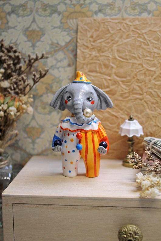 figurki i rzeźby Słońik artysta cyrkowy