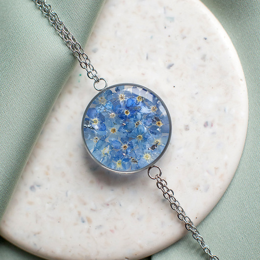 bransoletki z żywicy Bransoletka z niezapominajkami