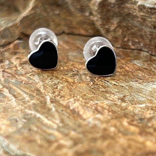 kolczyki srebrne Serca kolczyki z onyksem srebro pr. 925 . Czarujący blask