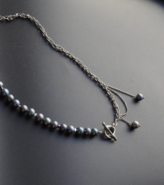 kolie Naszyjnik z czarną perłą "Modern pearl"