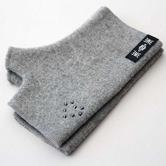 crystal gloves / gray heart wool  EWE EME