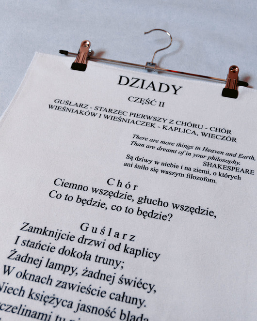 Szalik z Dziadami Adama Mickiewicza Golden Lips
