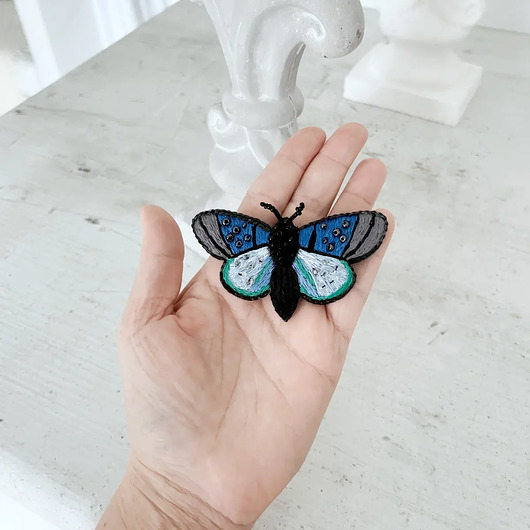 broszki Broszka MOTYL 9 ręcznie haftowana przypinka ćma owady