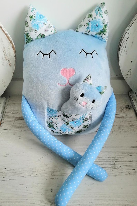 Poduszka dziecięca kot z dzieckiem Atelier Malego Designu