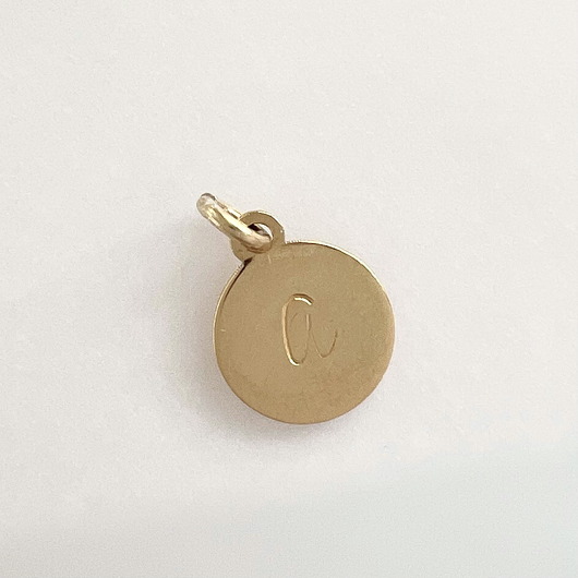 wisiory Personalizowana zawieszka z literką blaszka 8mm srebro pozłacane