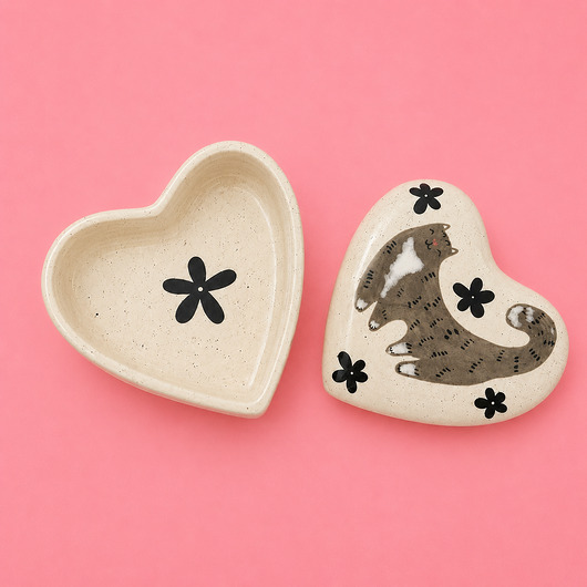 pojemniki na biżuterię Ceramiczny pojemniczek z kotkiem buraskiem, na skarby