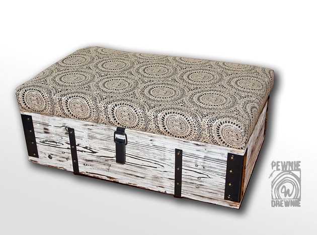 skrzynki, kufry i pudła Skrzynia drewniana/kufer /pufa z tapicerowanym siedziskiem