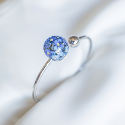 bransoletki z żywicy Bransoletka z niezapominajkami