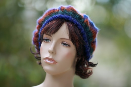 Beret wełniany z pomponem HERBE DESIGN