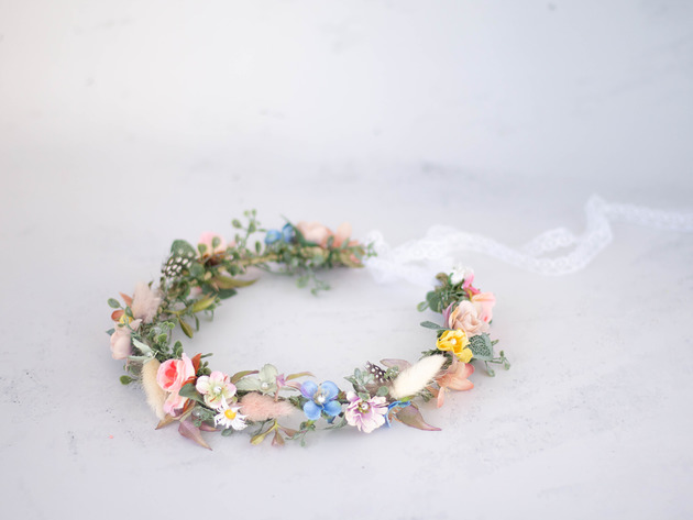 Delikatny kwiatowy wianek na głowę boho Lola White