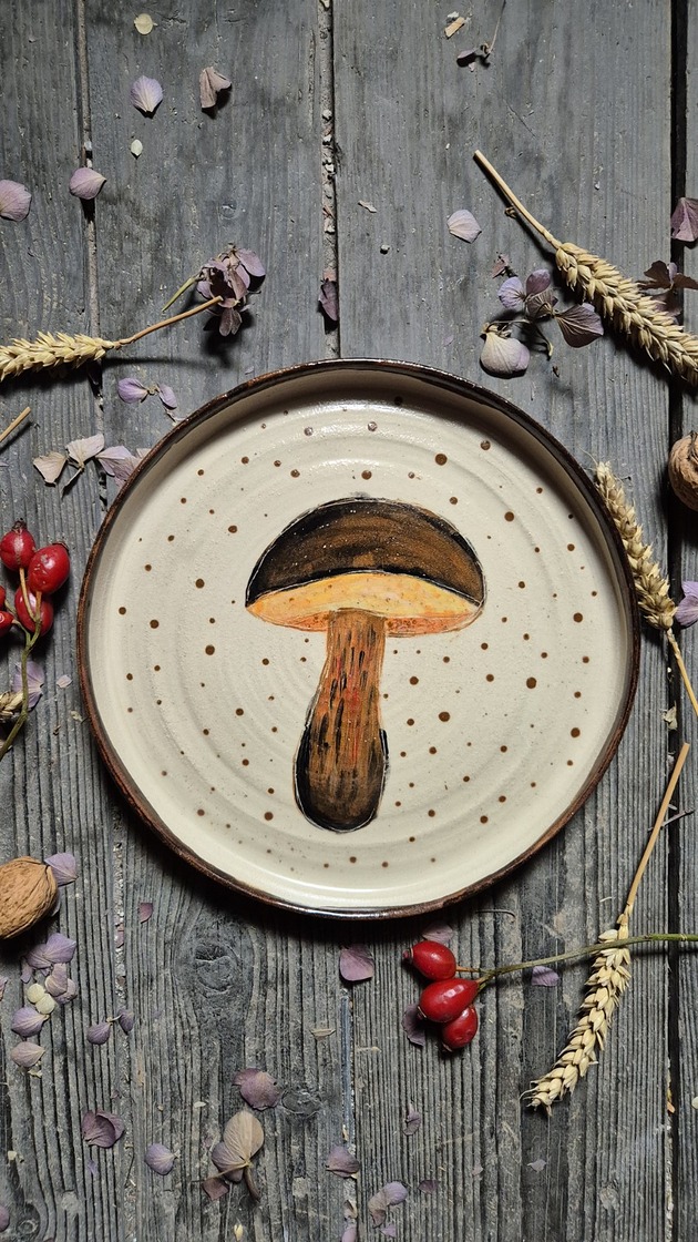 patery i talerze Talerz płaski obiadowy 26 cm z ILUSTRACJĄ PRAWDZIWKA, rysunek Grzyba, las