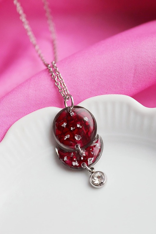 naszyjniki - inne Naszynik z płatkami róży