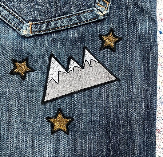 naszywki na ubrania Naszywka świecąca w ciemności "W góry!"