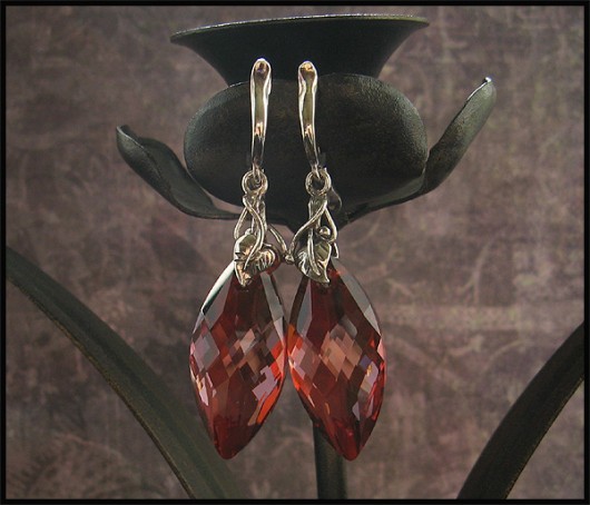 LUXURY- kryształ Swarovski Navette Red Magma Little Dreamer