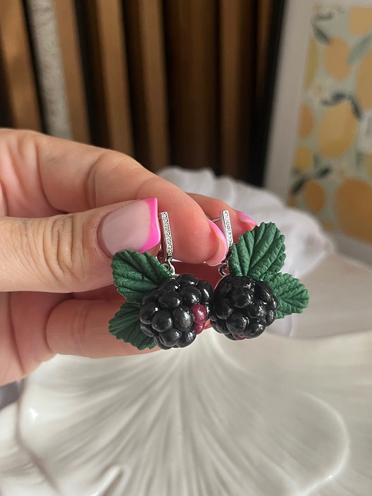 kolczyki z masy plastycznej Kolczyki z jagodami jeżyna. Handmade Polska. Polimerowa glina