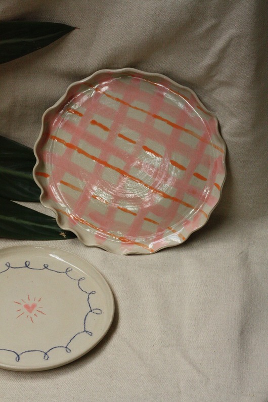 talerze, miski OUTLET Talerz w kratę z falbanką ceramiczny ręcznie robiony