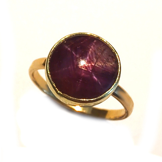 pierścionki złote Gwiaździsty rubin w złocie