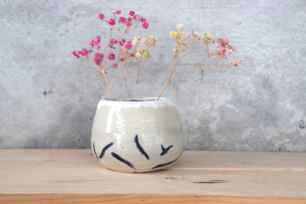 wazony Mały wazonik ceramiczny