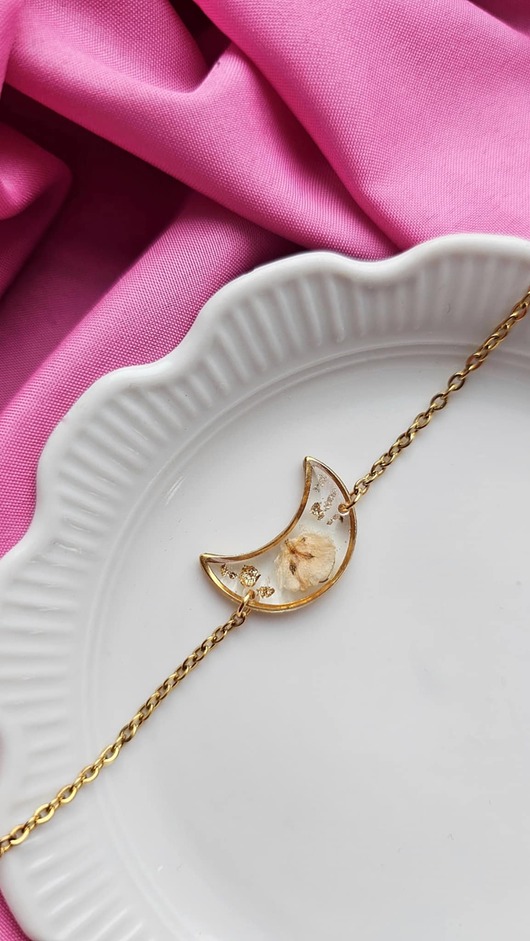 bransoletki z żywicy Bransoletka księżyc z gipsówką