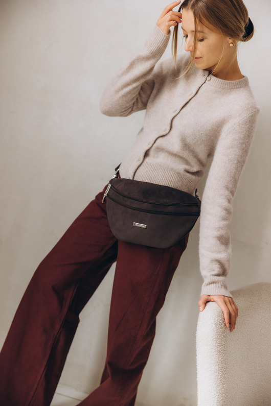 saszetka nerka Nerka XL z grubego nubuku tapicerskiego w kolorze brunatnym