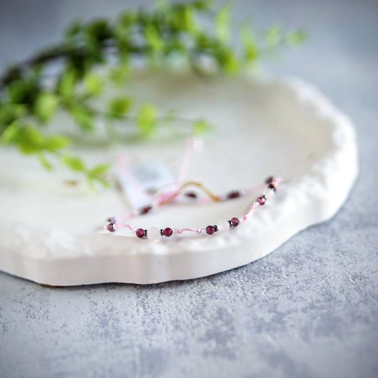 bransoletki z kamieni naturalnych Bransoletka z kamieni z dedykacją. Kwarc Różowy Granat Hematyt Cyrkonia