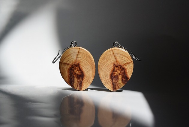 kolczyki drewniane Kolczyki z drewna - król i królowa