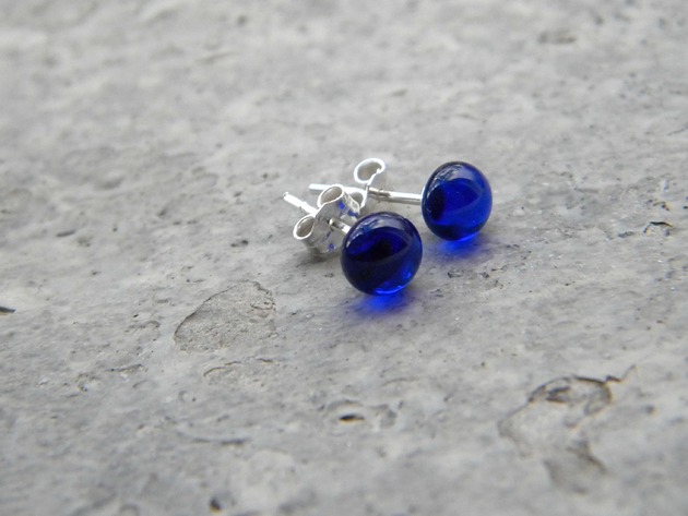 kolczyki wire wrapping Kobaltowe   kropki - sztyfty