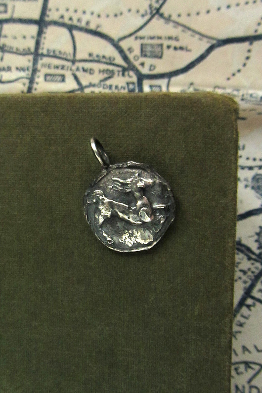 wisiory Medalion ze srebra z biegnącym koniem