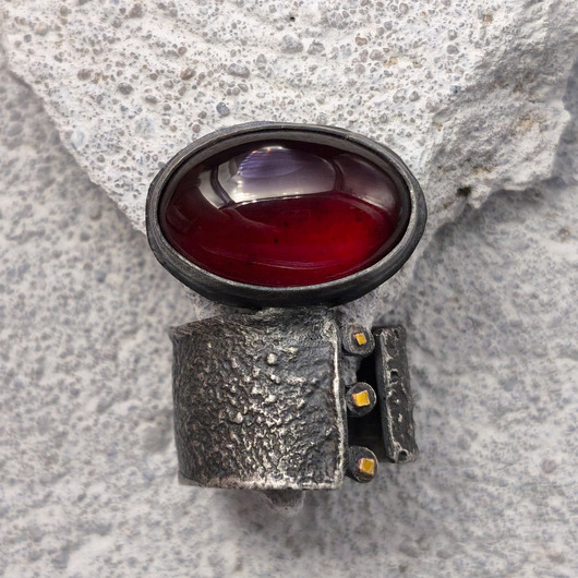 pierścionki srebrne Granat - szeroki pierścień